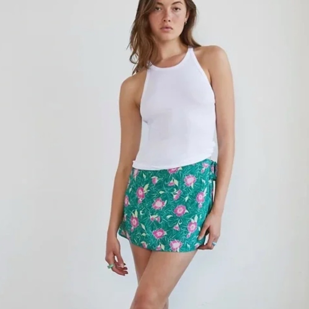 Aritzia Sunday Best printed green skort, looks like floral skirt size 4